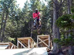 cycles et nature a vallnord pour la dh cup